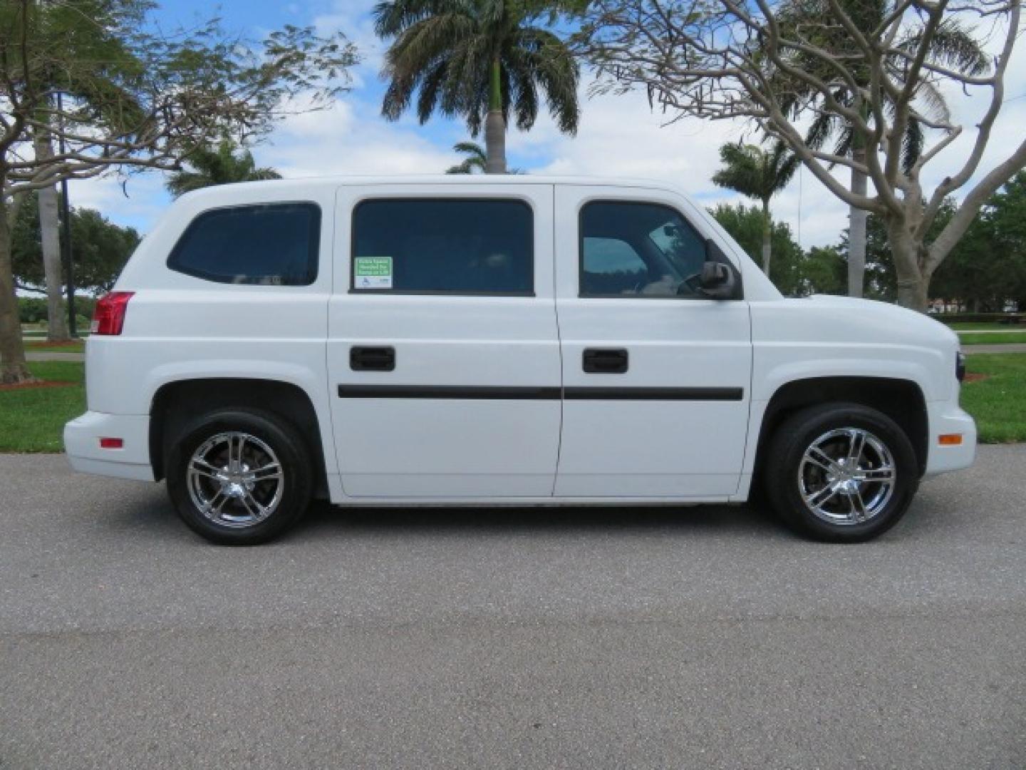 2012 White /Black with an 4.6L V8 engine, Automatic transmission, located at 4301 Oak Circle #19, Boca Raton, FL, 33431, (954) 561-2499, 26.388861, -80.084038 - You are looking at a Gorgeous 2012 Mobility Ventures MV1 Handicap Wheelchair Conversion Van with 64K Original Miles, 4.6L Ford V8, Bleack Leather Type Interior, Alloy Wheels, Power Side Entry Wheelchair Lift with Long Ramp and Short Ramp Function, Q Lock 150 EZ Lock, L-Track Tie Down System, Back Up - Photo#27